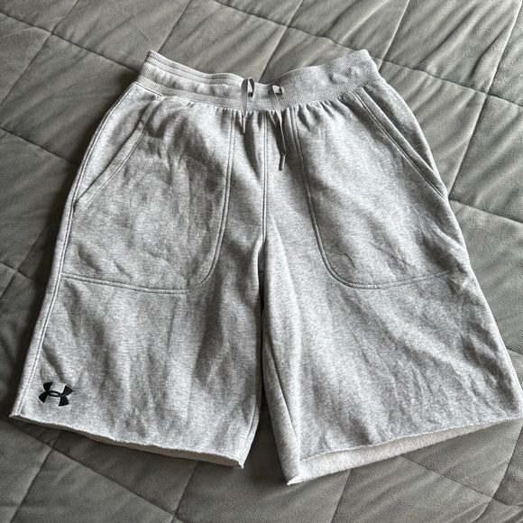Under Armour light gray shorts - Picture 1 of 2